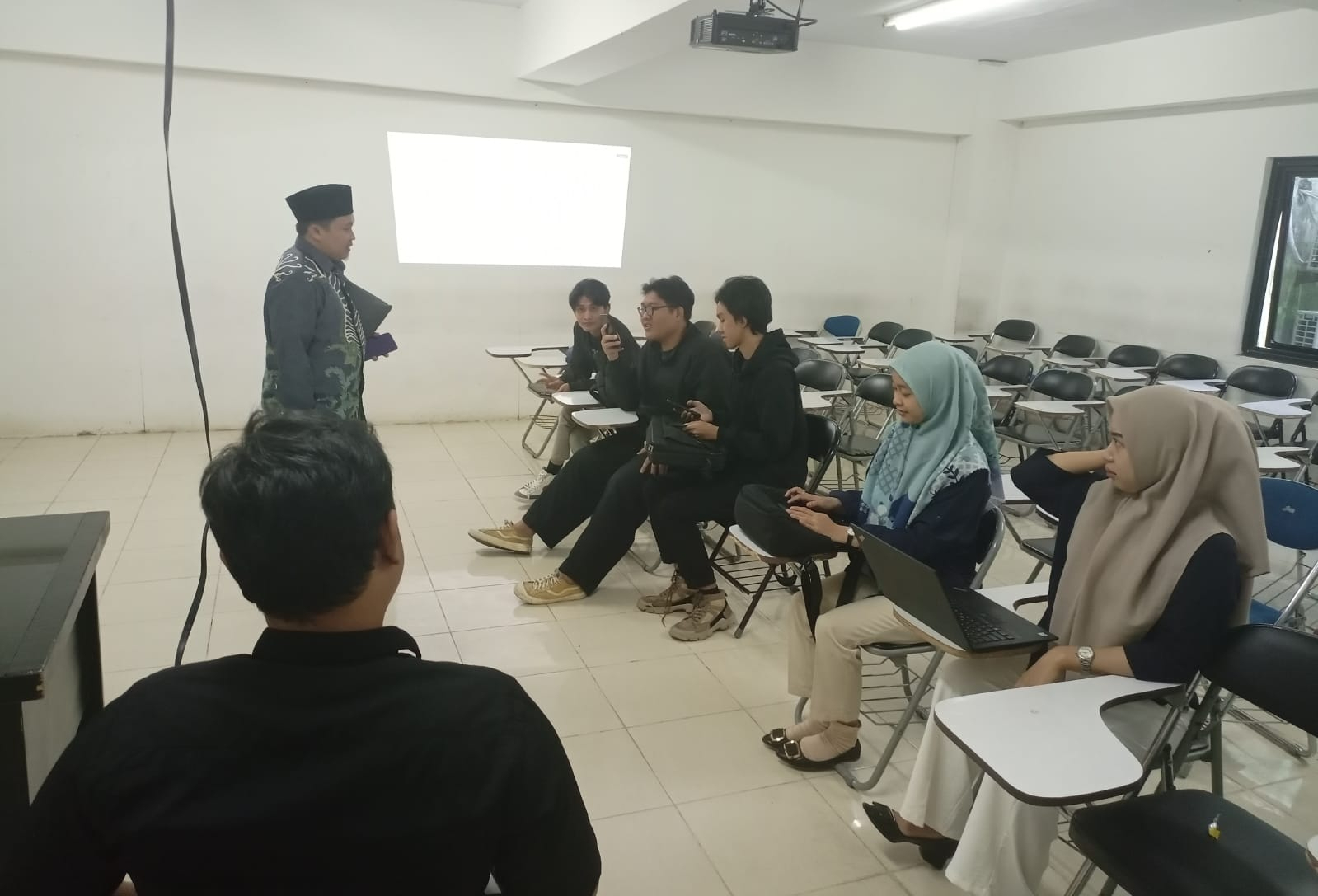 AIK V (Studi Islam Multidisipliner) - Kelas Pagi, Shift, Malam